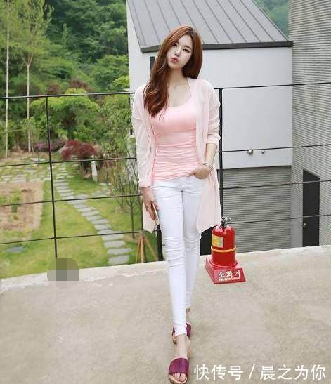 时尚 潮流时尚的牛仔裤,轻松塑造优美的线条,彰显女人的优雅气质!