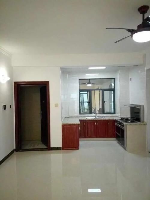 老婆|老婆坚持把厨房装到餐厅,房子装修完,邻居纷纷上门参观!