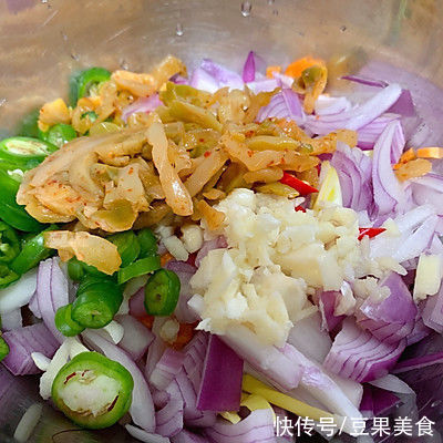 黑椒牛肉蛋包饭|自制黑椒牛肉蛋包饭（简单美味家常菜），再也不用买了