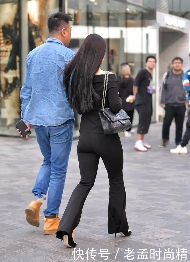 街拍:秋季辣妈的时尚穿搭, 从未见“打底裤”的身影, 这样穿精致优雅!