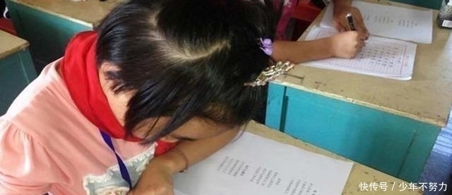练字|小学生的“蚂蚁字体”走红,家长看了很上火,大家直呼心疼老师