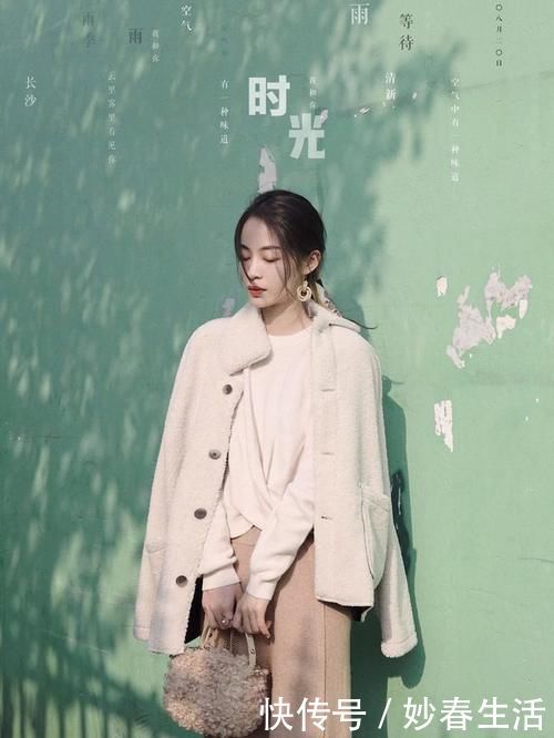 女人再懒,过年也少剪短发,这4款“丝巾长发”,时髦知性显脸小