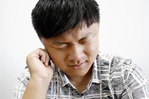 牙齿|一个人老没老,不只看年龄,身上5个特征明显,也该服老了