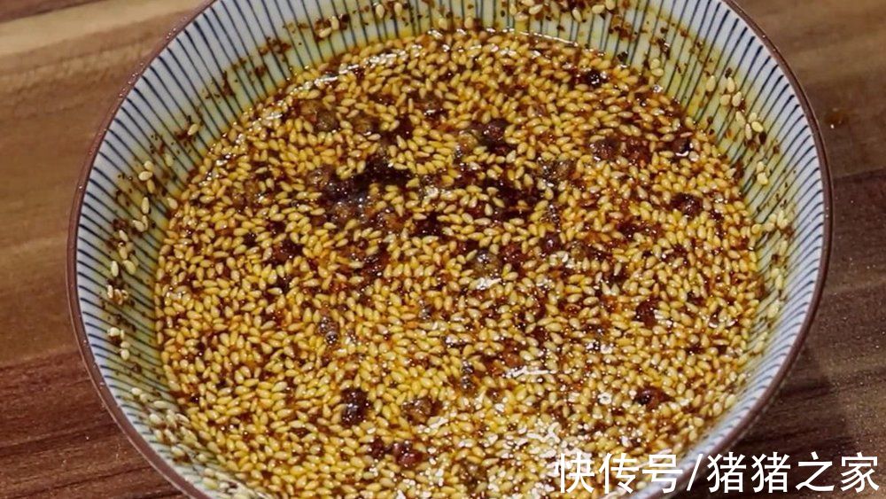 四川名菜口水鸡的家常做法,麻辣鲜香嫩爽,看着都流口水