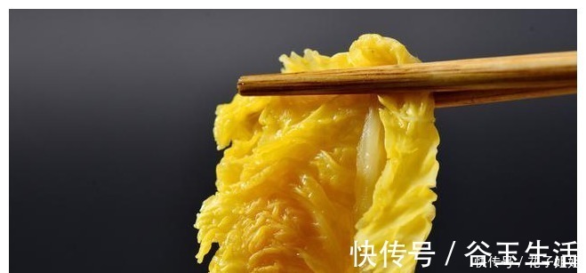 凉白开|腌酸菜，牢记3个技巧，酸菜不烂不生花，酸香脆爽超下饭！