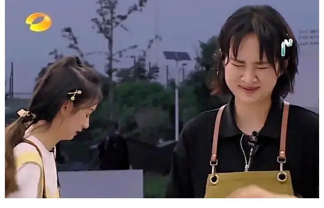 一季|中餐廳里姚安娜不認(rèn)識蔥和韭菜，周也的表情直接失控了，真是笑死了