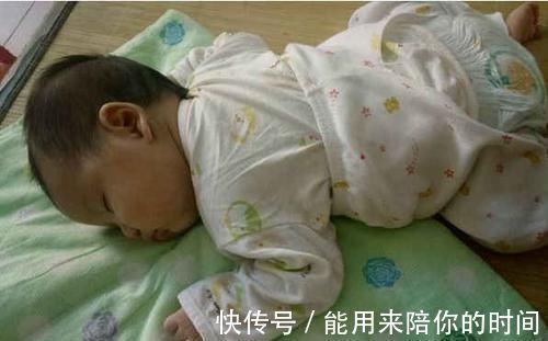 好处|宝宝爬着睡的好处你知道吗 别在强行给孩子翻身了, 顺其自然才好
