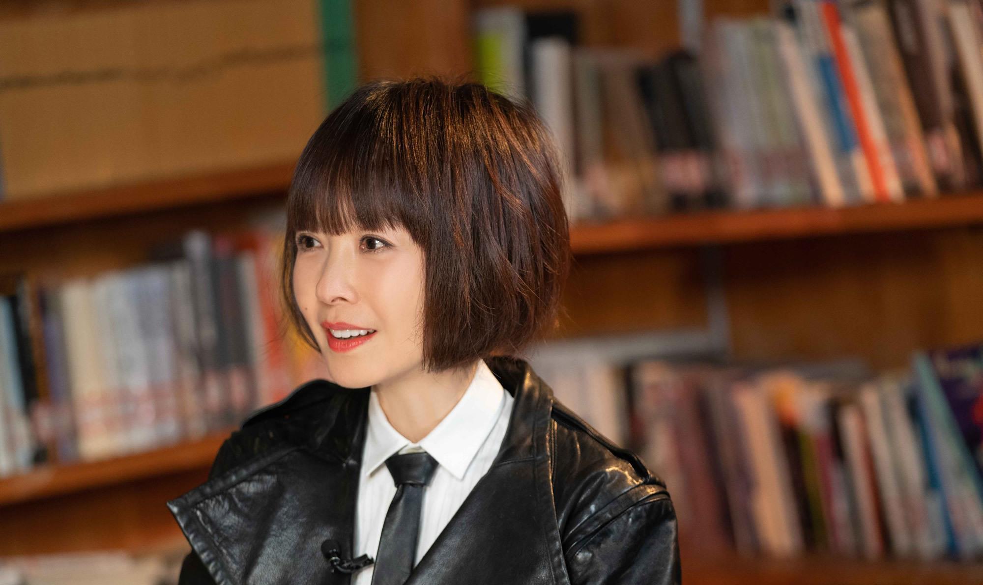 50多岁的女人留什么发型美?齐肩短发清爽又时尚,披肩发也可以