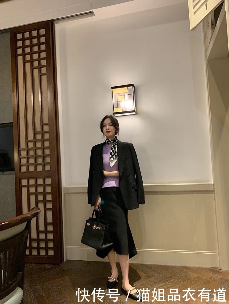 仅158cm高、一个孩子的辣妈,看她的职场穿搭,值得中年女人借鉴