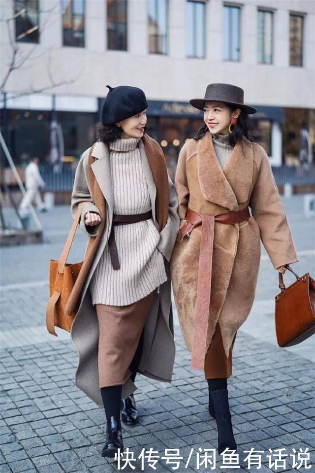 半身裙|女人上了年纪也要优雅,穿大衣尽量别搭打底裤,学三木妈妈就行了