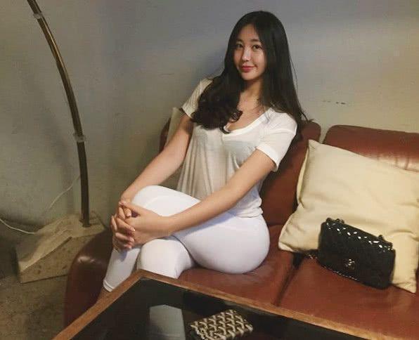 欧美|身材赶超欧美模特，平时最爱练深蹲，获封“亚洲最美健身女神”