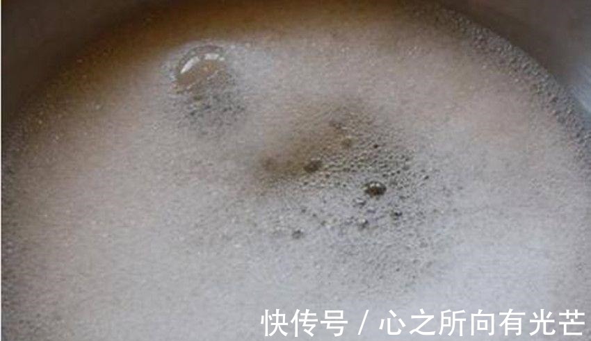 发黄|清洗白色衣服的小妙招, 教你轻轻松松洗白衣服！