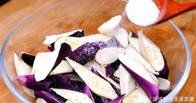 特色|红烧茄子怎么做不吸油告诉你特色做法,鲜香味美,比吃肉还过瘾