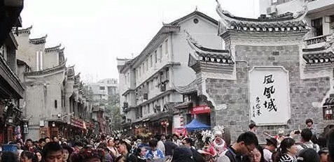 游客们|曾上厕所都收费吓退游客，自食恶果后免门票，今成穷游胜地！