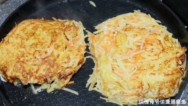鸡蛋|1个土豆3个鸡蛋，煎出2份早餐饼，不加水不加面，做法简单又好吃