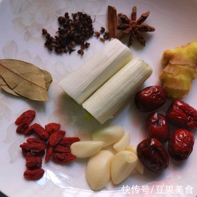 冬瓜|教你做灵魂炖鸡块，好吃不腻，每次做的都不够吃