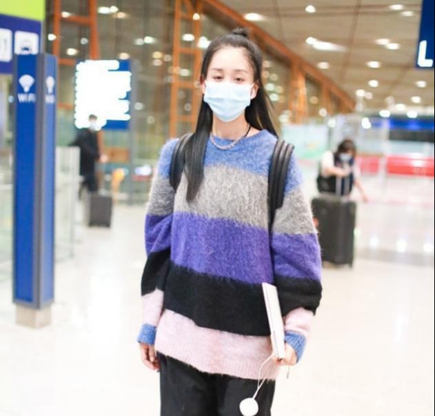 黑色阔腿裤的穿搭亮点，小姐姐这么穿，时尚又美丽