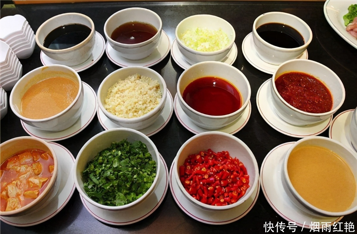 北方人VS南方人的火锅蘸料,虽然吃的是同一个锅,却是两种味道