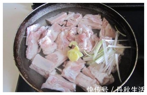 焯水|排骨不管怎么吃，切记不要再焯水，换成这2步，排骨软烂无腥味