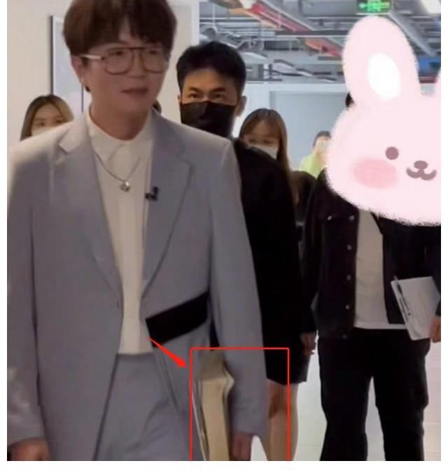 《offer3》路透曝光，毛不易帶醫(yī)學(xué)課本，周深被評(píng)有社交自覺癥