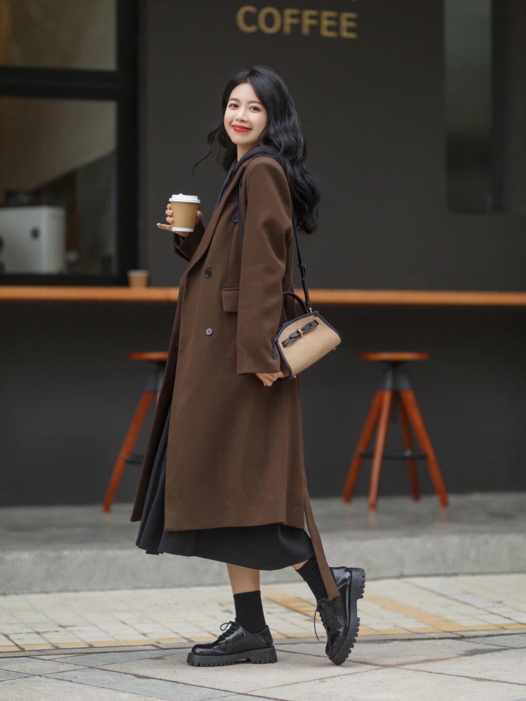 减龄感 普通人怎么把“大衣”穿出高级感?看看这些博主的搭配,优雅精致