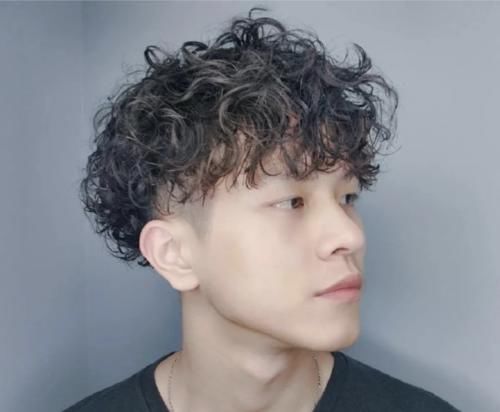羊毛卷|2021发型别乱剪，又帅又时尚男发来了，想换发型看过来