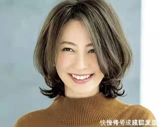 发型|发型不对颜值报废!五十岁女人记住三个减龄公式,显年轻又有气质