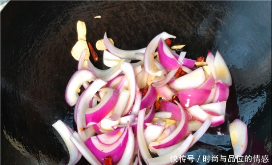 行浸泡|炒大白菜,切记不可直接下锅,牢记3个诀窍,白菜脆嫩入味还简单