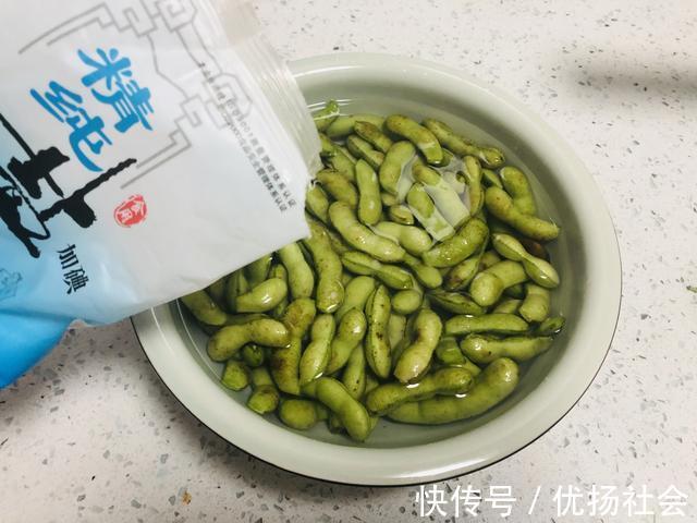 大厨|煮毛豆,有人加酒,有人加醋,都是多此一举,大厨教你正确做法