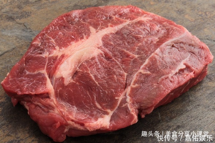 砂锅牛肉最简单的做法，牛肉鲜嫩入味，做法简单，好吃又营养