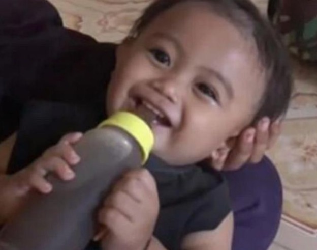 父母|当初仅仅是因为父母没钱,被迫从小喝咖啡长大的婴儿,如今怎样了