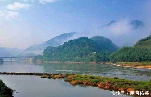 雨天|我国唯一未被污染的长江支流，雨天变“血河”，两岸毒蛇成群