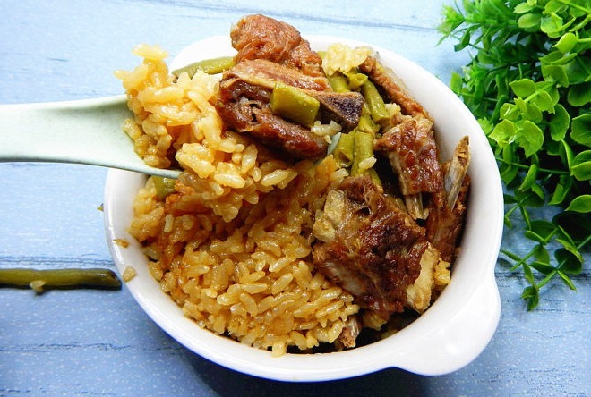 入伏了这样做米饭,简单省事,有饭有菜,米粒饱满入味,孩子爱吃