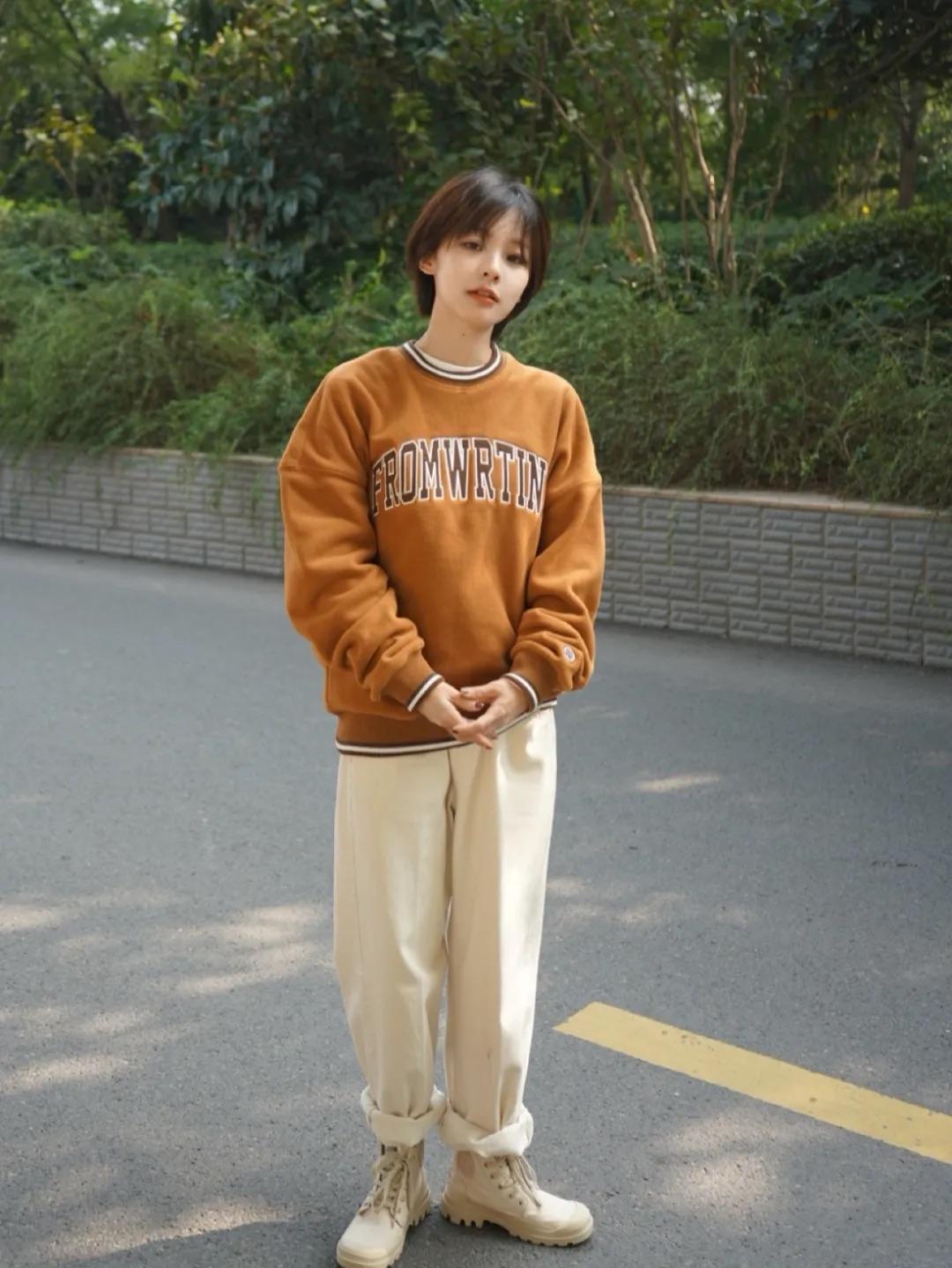 卫衣|秋冬卫衣怎么选?脏橘色字母卫衣,穿上身减龄又时髦!