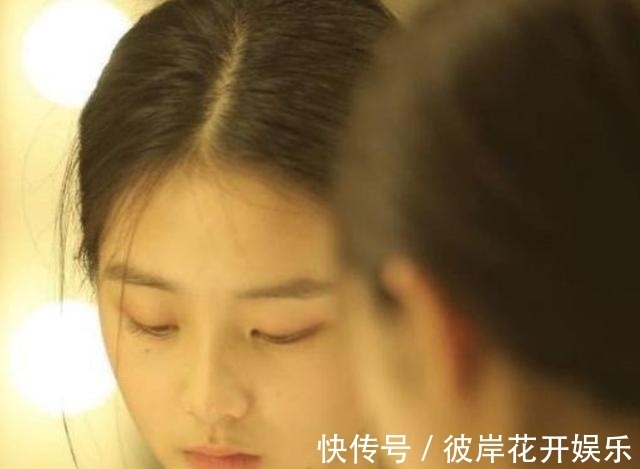 文艺|黄多多晒浴袍美照,抑郁文艺风格很像黄磊,谁能想到才15岁