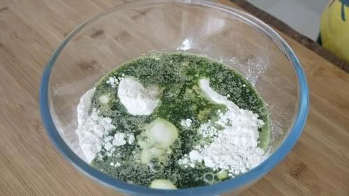 面团儿|黄瓜不要凉拌了,加1碗面粉,两手一搓做成面食,柔软劲道,过瘾