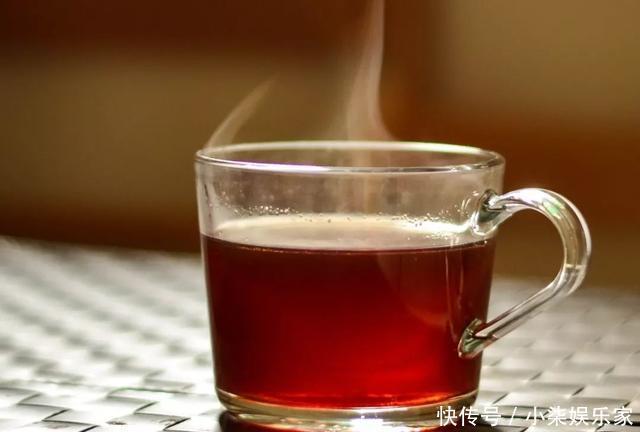 喝水|起床、晚上喝白開水的人!這樣喝水,將毀掉自己的腎