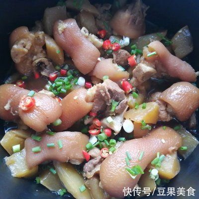 想健康又想美味，吃猪蹄焖萝卜就对啦