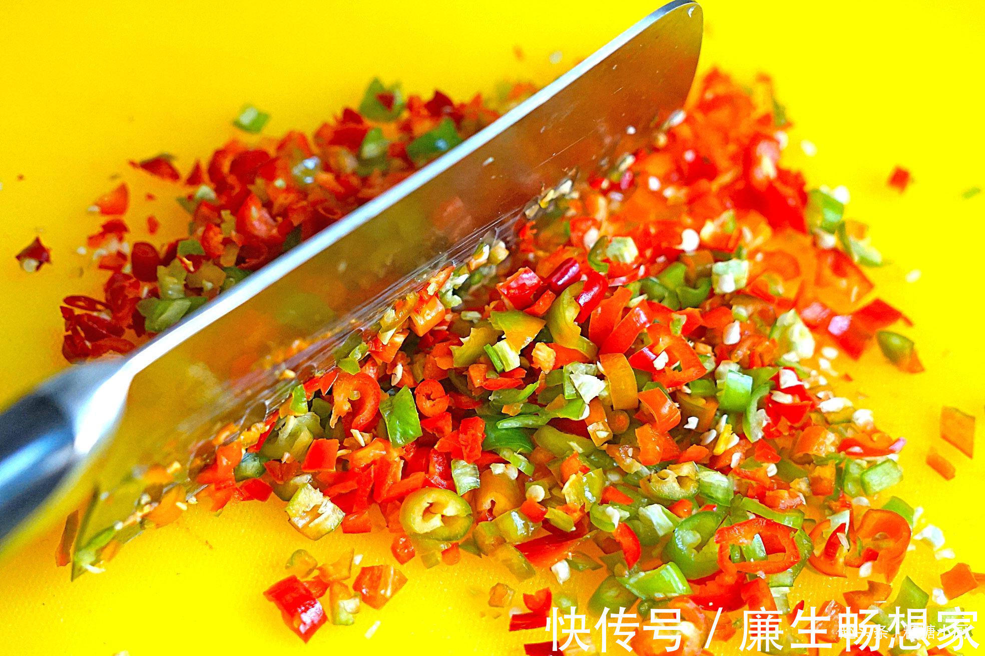 此菜一斤才2块钱，简单腌一腌，够吃大半个月，大鱼大肉都靠边站