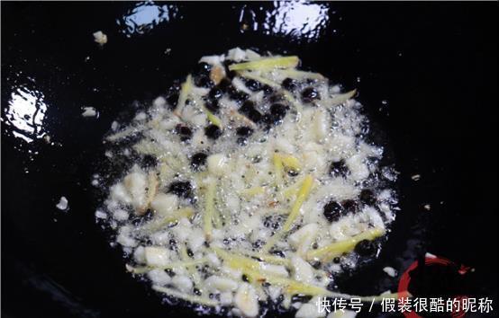 年夜饭分享:芹菜好吃有诀窍,招待客有面子,一次一大盘不够吃