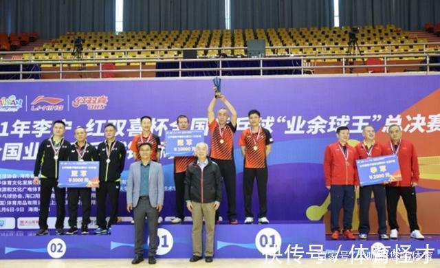 世锦赛|国乒82岁传奇亮相,现身颁奖被冷落,看刘国梁被围,默默转身离去