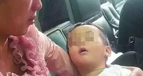 逗娃|爷爷低俗的逗娃方式,让2岁孙子再也醒不来,别让恶趣味害了孩子