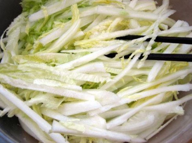 炒白菜时，切好直接炒就错了！多做1步，鲜美脆爽入味，还不出水