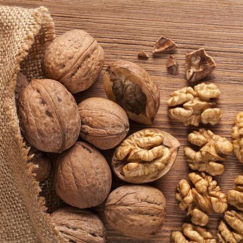 提醒:核桃虽好,但同它一起吃就是“没病找病”,别再傻傻犯错!