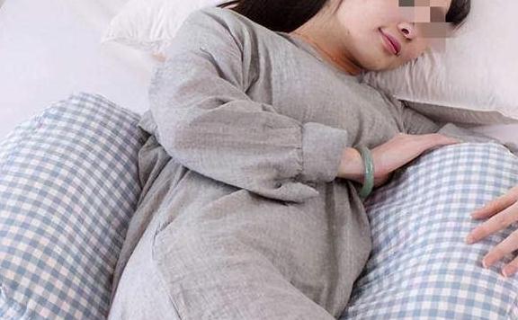 孕期|孕妈夜里总翻身,宝宝在肚子里是何感受?准爸妈心里要有数