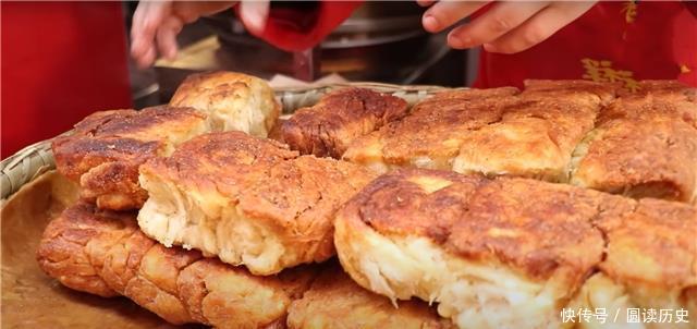 食客|夫妻街头卖“手工”小吃,1元一个供不应求,食客:每天卖断货!