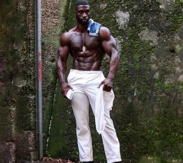 gu非洲人天生容易长肌肉他其实并不是,他花了10年才完成蜕变