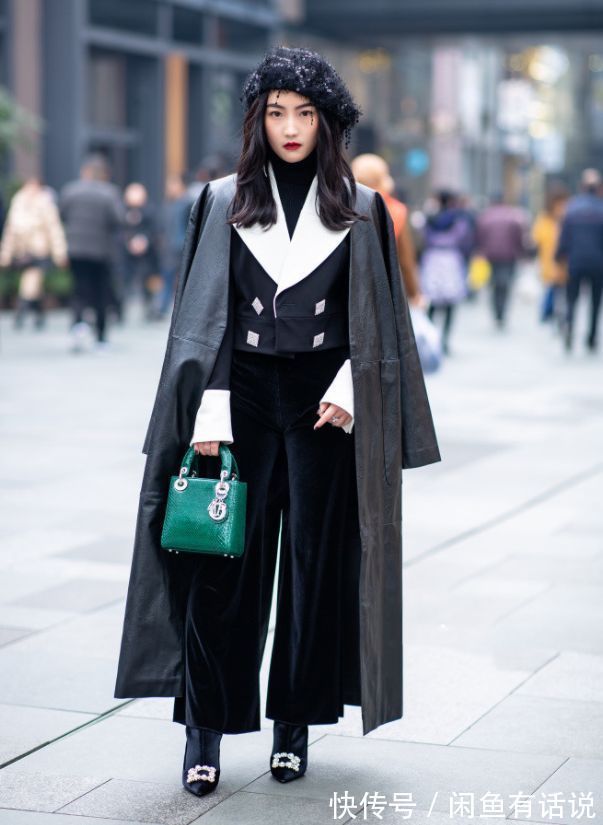 中年女人|个子不高的中年女人,穿大衣尽量别搭阔腿裤,配半裙才优雅又显高