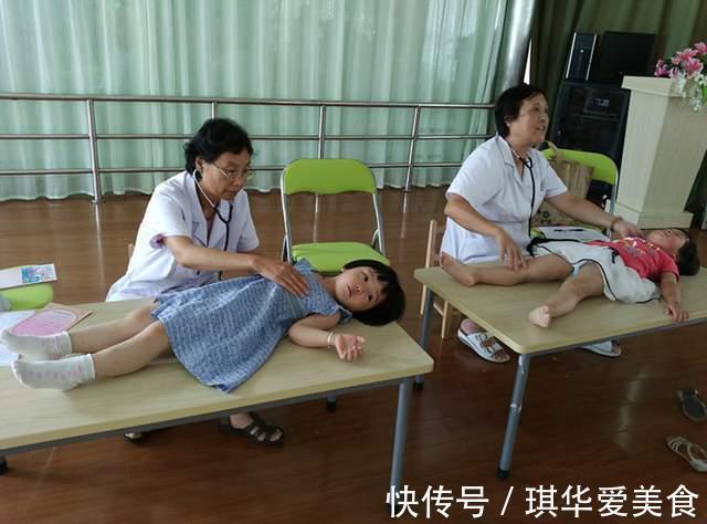 弊端|半夜把孩子叫醒尿尿，还是让孩子一觉睡到天亮，多数家长都做错了