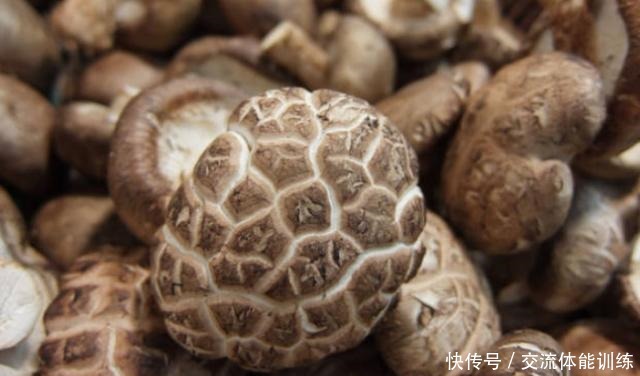 都是干香菇,“花菇”“冬菇”有啥不同区别太大了,不懂别乱买!